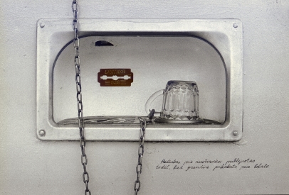 Remigijus Pačėsa "Peiliukas prie nuotraukos prikabintas todėl kad grandinė prikabinta prie bokalo" 1992 